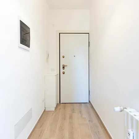 Alessia's Flat- M3 Corvetto Милан