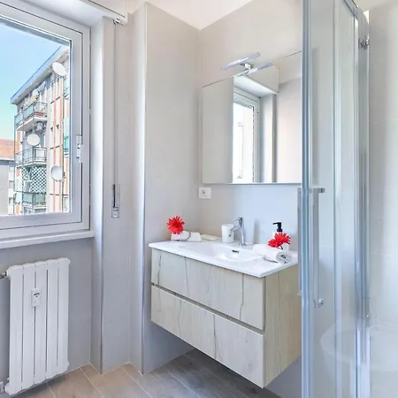 Alessia's Flat- M3 Corvetto Апартаменты