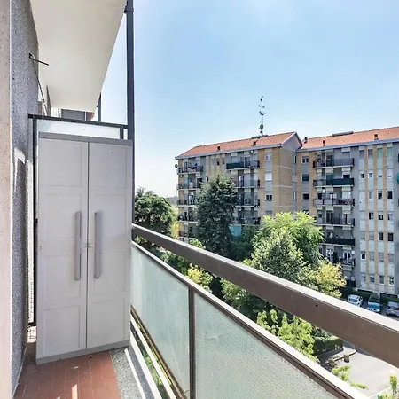 Alessia's Flat- M3 Corvetto Апартаменты *