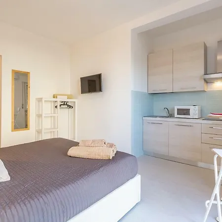 Alessia's Flat- M3 Corvetto Апартаменты Милан