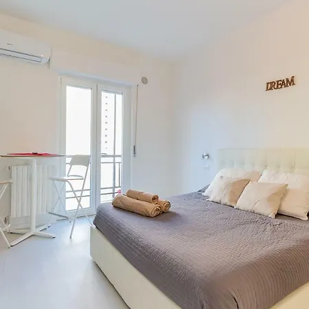 Alessia's Flat- M3 Corvetto * Milan